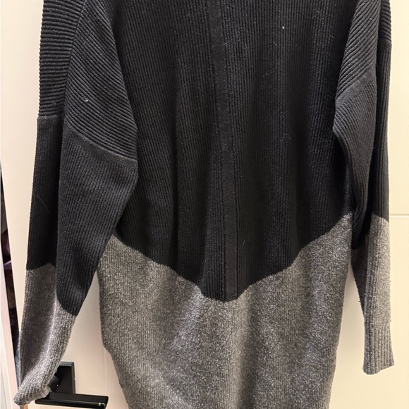 lululemon athletica Black and Gray Sweater - Picture 2 of 4